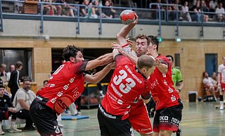 Max Schäper hatte gegen die körperlich starke ASV-Deckung einen schweren Stand, traf aber vier Mal. - Gunnar Feicht