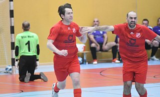 Christoph Lewanzik (l.) und Marc Raum freuen sich über den Steinhagener Führungstreffer im Spiel gegen BSV West. - Christian Helmig