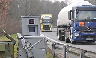 Widersprüche abgewiesen: An der Gültigkeit und Beweiskraft der Messprotokolle des mobilen Blitzgerätes an der Westumgehung hat das Amtsgericht Halle keine Zweifel. Foto: Herbert Gontek - Herbert Gontek