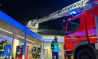 Die Jugendlichen sollen für den Brand an der Grundschule Langenheide verantwortlich sein, der zu einem Großeinsatz der Feuerwehr führte und erheblichen Schaden verursachte. - Feuerwehr Werther