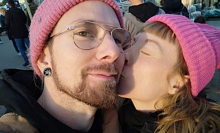 Der Liebe wegen ist Nils Uhlig (l.) von Werther nach Oldenburg gezogen. Ihren Namen möchte die Frau des Wertheraners nicht in der Zeitung lesen. - Nils Uhlig