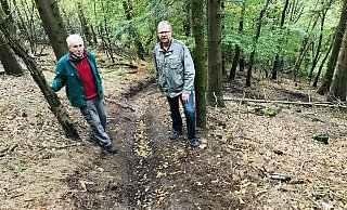 Die Waldbauern Norbert Hempe (links) und Jochen Stoppenbrink haben Stress mit Mountainbikern. - Herbert Gontek