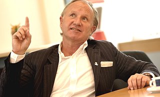 Unternehmer Hans-Ewald Reinert erklärt im Gespräch mit dem Haller Kreisblatt, warum seine neue Aufgabe ihn wieder mehr zum Lernenden werden lässt. - Nicole Donath
