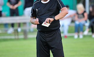 Schiedsrichter Florian Pascal Heinze brach die Begegnung in der Fußball-Kreisliga B zwischen Versmold II und dem FC Hilal Spor in der 45. Minute ab. - Symbolfoto: Pixabay