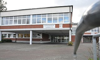 Das Interesse an der Steinhagener Realschule ist groß. Für das kommende Schuljahr 2023/24 sind erneut mehr Kinder angemeldet worden als Plätze zur Verfügung stehen. Darum möchte die Gemeinde eine dauerhafte Vierzügigkeit erreichen. Foto: Frank Jasper - Frank Jasper