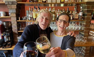 Stets mit Spaß und viel Leidenschaft bei der Arbeit: das Wirtepaar im Cantaloop, Monika Schirmeyer und Goco Larmann. - Matthias Foede