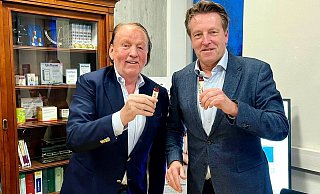 Quiris-Gründer Hauke Thoma (links) und Turnierdirektor Ralf Weber freuen sich über die künftige Zusammenarbeit. Foto: © ELASTEN - © ELASTEN