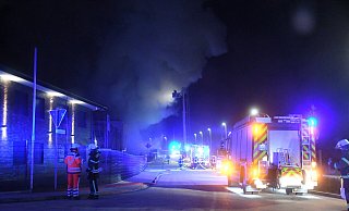 Der Brand bei Bestpool hat Folgen, die in der Nacht selbst noch nicht absehbar waren. - Jonas Damme