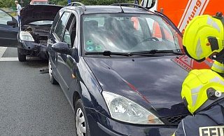 Die Feuerwehr Borgholzhausen war mit ersten Kräften umgehend an der Unfallstelle und betreute die drei beteiligten Personen. - Feuerwehr Borgholzhausen