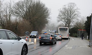 Neu ausgebaut und trotzdem nicht sicher: Sagen erneut Ratsvertreter über die Haltestelle Bielefelder Straße/Schwarzer Weg. Besonders kritisch sei die Situation, wenn viele Schülerinnen und Schüler gleichzeitig zum Gymnasium wollen oder von dort kommen. - Anja Hanneforth