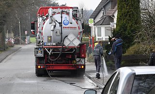 Nach dem Bestpool-Brand wurden Straßen, Hauseinfahrten und mehr gereinigt. - Jonas Damme
