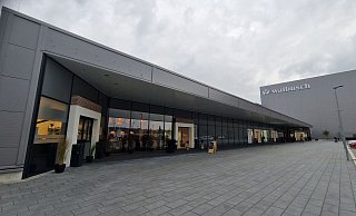 Das Logistikzentrum mit der Kantine von Kai und Christel Klinkel. Die Gastrofläche soll bis Ende des Jahres noch deutlich ausgeweitet werden. - Uwe Pollmeier