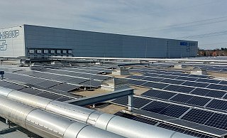 Auf den Dächern der Niederlassung in Buxheim wird Solarstrom produziert. - Nagel Group