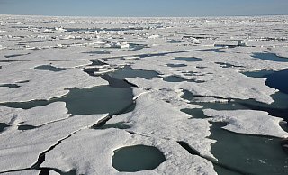 In der Arktis befindet sich auch die Hans-Insel – ein gerade mal 1,25 Quadratkilometer großer Riesenstein im Kennedy-Kanal. Um ihn streiten sich Dänemark und Kanada. Allerdings so friedlich und auch lustig, dass man sich ihn auch für die Ukraine wünschen würde. - Verfügbar für Kunden mit Rechnungsadresse in Deutschland.