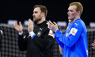 Andreas Wolff (l.) und David Späth bilden bei der Handball-EM das deutsche Torwart-Gespann. Aktive im Altkreis trauen dem Team viel zu. - DPA/Tom Weller
