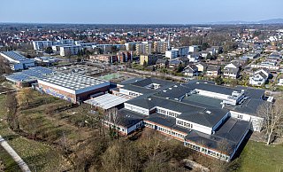 Die Steinhagener Realschule ist für drei Eingangsklassen angelegt. Jahr für Jahr sprengen die Anmeldezahlen aber diese Vorgabe. - Ulrich Fälker