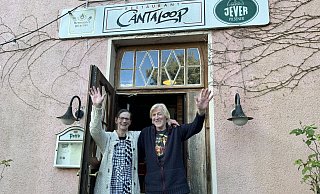 Monika Schirmeyer und Goco Larmann sagen Tschüss. - Anke Schneider