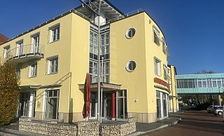 In das markante Gebäude an der Woerdener Straße zieht die Bäckerei Rolf ein. - Frank Jasper