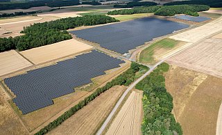 Das Photovoltaik-Freiflächen-Projekt Solarpark Theinfeld in Bayern umfasst eine Fläche von zwölf Hektar. - Stadtwerke Versmold