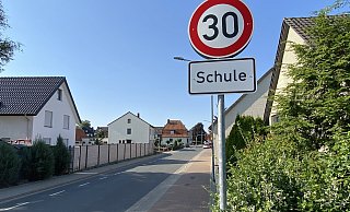Die Schule ist weg, das Tempo-30-Schild bleibt. - Tasja Klusmeyer, HK
