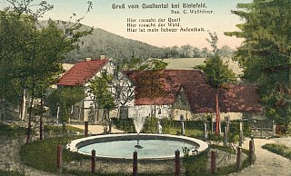 Die Postkarte zeigt die dem Berg zugewandte Seite des Hofes im Jahr 1916. - Heimatverein Amshausen