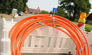 Merkwürdig: Die Häuser am Nienhagen haben längst schnelles Internet. Weshalb sich die Bewohner des Neubaugebiets in Häger wundern, warum Montag schon wieder Arbeiter anrückten, um Glasfaserkabel in den Boden zu graben. - Anja Hanneforth, HK