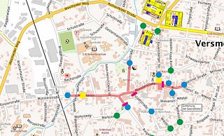 Die Verkehrsteilnehmer in der Versmolder Innenstadt müssen sich rund ums Stadtfestival-Wochenende auf Änderungen einstellen. Betroffen ist davon der rötlich gekennzeichnete Bereich. Die grünen und blauen Punkte markieren jeweils die Standorte der Beschilderung. An drei Stellen (rote Rechtecke) ist kein Durchkommen mehr. - Kreis Gütersloh