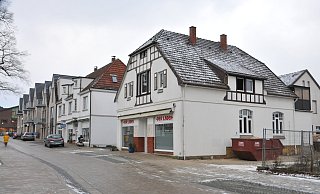In dem Haus Am Markt 7 befand sich zuletzt der Secondhand-Laden. Seit einem Jahr steht es leer. - Frank Jasper
