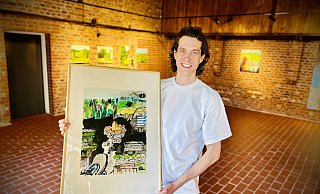 Veith Tönsing (35) mit seinem Porträt in Aquarell - eine Hommage an seine Heimatstadt Halle. Der Titel lautet "05201 - Fanfare". - Nicole Donath