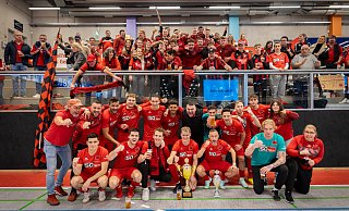 Der SC Peckeloh gewinnt die 23. Auflage des Haller-Kreisblatt-Cups. Für den Fußball-Westfalenligisten ist insgesamt der achte Turniertriumph. - Nico Seifert