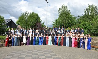 96 Schülerinnen und Schüler haben sich am Freitagabend von der Realschule verabschiedet. Das Motto in diesem Jahr lautete "Zeugnis in den Händen, nun sind wir Legenden". - Frank Jasper
