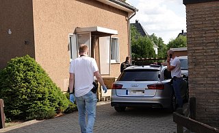 Noch am selben Tag ihres Verschwindens am 5. Juli 2023 nahm die Polizei die Spurensuche nach Marion S. auf. An ihrem Elternhaus an der Erfurter Straße in Steinhagen setzten die Ermittler als erstes an. - Paul Brinkmann