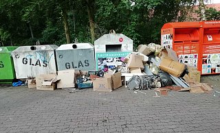 Dieses Bild bot sich Mitte Juni am Parkbad. Die Stadt ging seinerseits damit an die Öffentlichkeit und sprach von "neuen Dimensionen" der Müllablagerungen. - Stadt Versmold