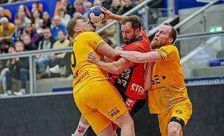 Tim Ansorge (M.) hatte großen Anteil am Steinhagener Heimsieg. Das brachte dem Routinier eine Nominierung für unsere Mannschaft des Spieltags ein. - HB Steinhagen-Möllbergen 2024