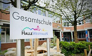 An der Haller Gesamtschule müssen sich im nächsten Jahr mindestens 100 Schülerinnen und Schüler für den neuen fünften Jahrgang anmelden. Klappt das nicht, wird die Schule geschlossen. Aber jetzt kommt ein neuer Rektor, und mit dem soll der Turnaround gelingen. - Nicole Donath