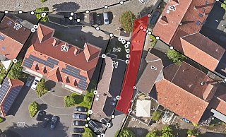 Der rot eingezeichnete Abschnitt zeigt, wo die Straße Finkenau entwidmet werden könnte. Die Hausnummer 1 ist die Eisdiele. - Claus Meyer