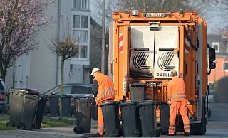 In Steinhagen ist die 60-Liter-Tonne aktuell der kleinste wählbare Behälter. Geht es nach einer Bürgerin, dann soll sich das ändern. - dpa-Bildfunk / Caroline SeidSeidel-Dißmannel
