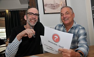 Gastronom Jonka Boge (l.) und Quizmaster Thomas "Schmitti" Milse denken sich knifflige Fragen aus. - Frank Jasper