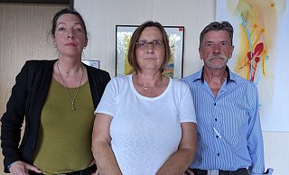 Birgit Lutzer (v.l.), Andrea Groß und Hartmut Lüker von der BUND-Kreisgruppe Gütersloh begründen, warum sie Strafanzeige gegen die Reitanlagen-Eigentümerin gestellt haben. - Anja Hanneforth