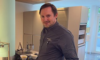 Mietkoch und Küchenchef Emanuel Niemann liebt es, frisches Essen zu kochen. - Emanuel Niemann
