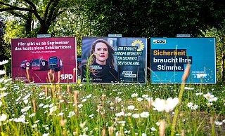 Wahlplakate zur Europawahl von der SPD, Bündnis90/ Die Grünen und der CDU im Frühjahr - diesmal müssen die Parteien in frostiger Atmosphäre für ihre Ideen werben. - dpa