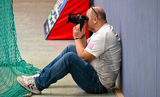 Tobias Marquart ist mit seiner Kamera Stammgast bei den Heimspielen des TuS Brockhagen. - Roland Lösekrug