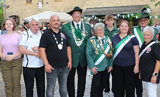 Die glücklichen Wettkampf-Sieger (v. l.): Sophie Tamika Mark, Rainer Decke, Sebastian Heitmann, Uwe Deppermann, Catherine Kisker-Aßner, Raban Ansgar Deppermann, Cheyenne Pahl Jens Aßner und Bärbel Venohr. - Simone Pomikalek