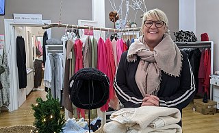 Kerzen, Kleidung, Deko und Accessoires: In ihrem Konzeptstore Modeschön hält Inhaberin Claudia Habighorst eine Fülle schöner Dinge bereit. Eine Rabattschlacht am Black Friday gab es bei ihr allerdings nicht. - Anja Hanneforth