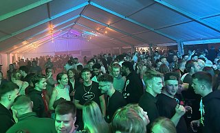 Damit Veranstaltungen wie das Hörster Volksfest (hier der Hemdsärmelball 2024) auch in Zukunft weiter stattfinden können, hat die CDU-Fraktion der Stadt Halle nun eine Erhöhung des Ortsteilgeldes beantragt. - Tobias Barrelmeyer