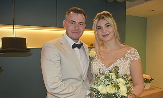 Alex Litau und Celine Eckstein sind seit Samstag ein Ehepaar. - Birgit Nolte