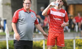 Andreas Brandwein (l.) geht im Sommer in sein letztes Trainerjahr bei der Spvg. Steinhagen. - Christian Helmig