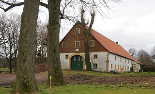 Der Umbau der ehemaligen Hofstelle Oberwelland hat begonnen. In dem historischen Gebäude, das sich im Besitz der Firma Storck befindet, werden Wohnungen entstehen. - Anja Hanneforth, HK
