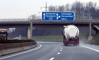 Auf der A33 erlitt ein junger Lkw-Fahrer einen Herzinfarkt und starb. - Wolfgang Rudolf