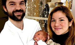 Valeria und Fabian freuen sich über Hans Theo, der Heiligabend zur Welt kam. - Klinikum Halle
